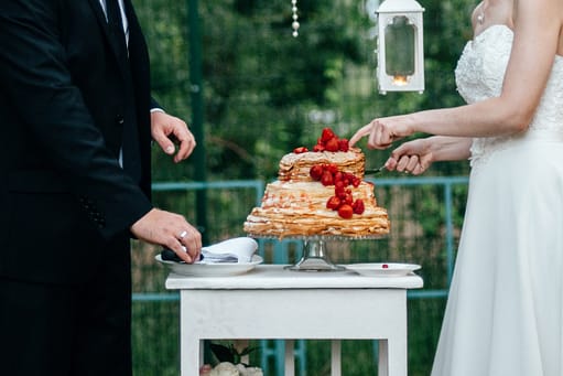 wedding cake at the wedding of the newlyweds