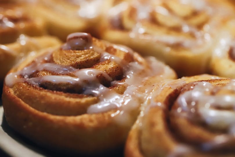 cinnamon-roll-in-oven-2023-11-27-04-50-05-utc